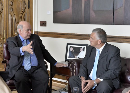 Secretario General de la OEA se reúne con presidente de la Comisión de Cascos Blancos de Argentina
