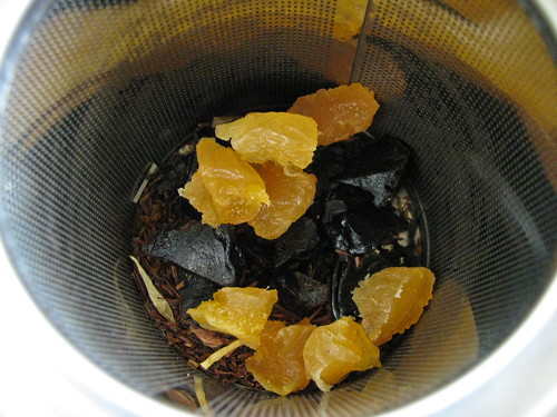 Red Tea With Dried Fruit