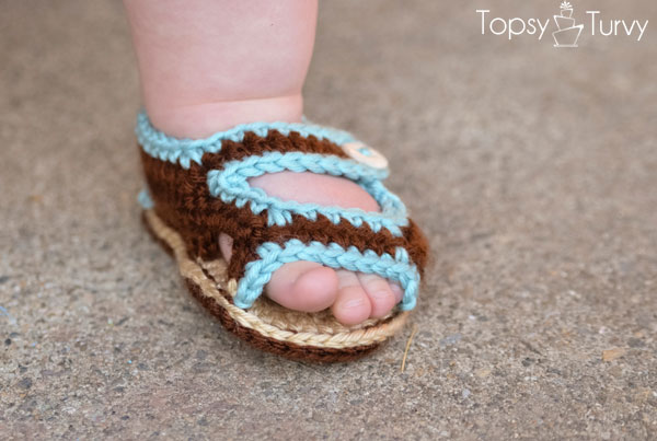 crochet-baby-sandals-finished-front