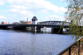 Die Elsenbrücke und dahinter die Ringbahnbrücke