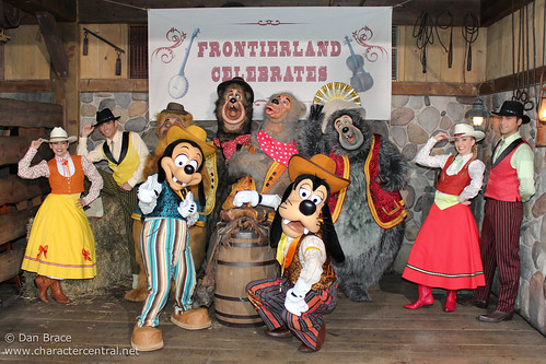 Meeting the cast and Characters of Frontierland Celebrates!