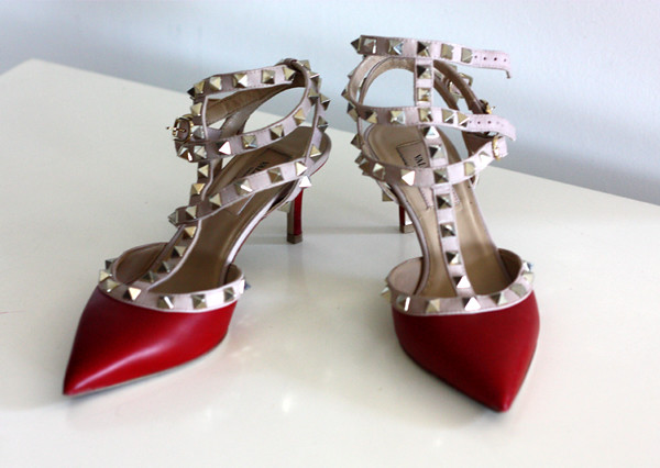 valentino_red_rockstud_pumps_kitten_heels