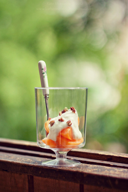 Прощай июнь, привет июль ... Breakfast. Apricots, cottage cheese and yogurt