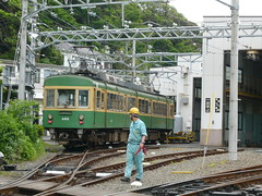 江ノ電305Fと仮台車＠極楽寺検車区