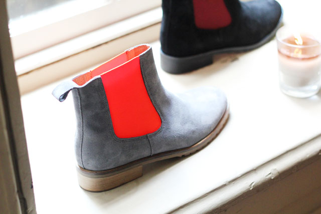 womens chelsea boots with coloured elastic