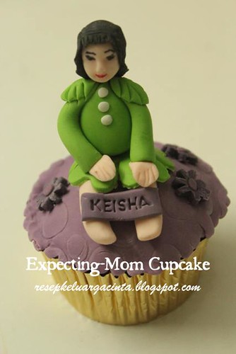 Expecting-Mom Cupcakes