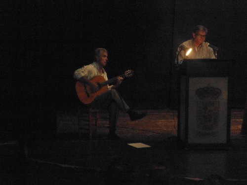Francisco Cejudo recitando junto a Joselín (guitarra) Fuente: propia
