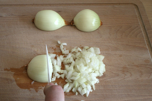 11 - Zwiebel würfeln / Dice onion