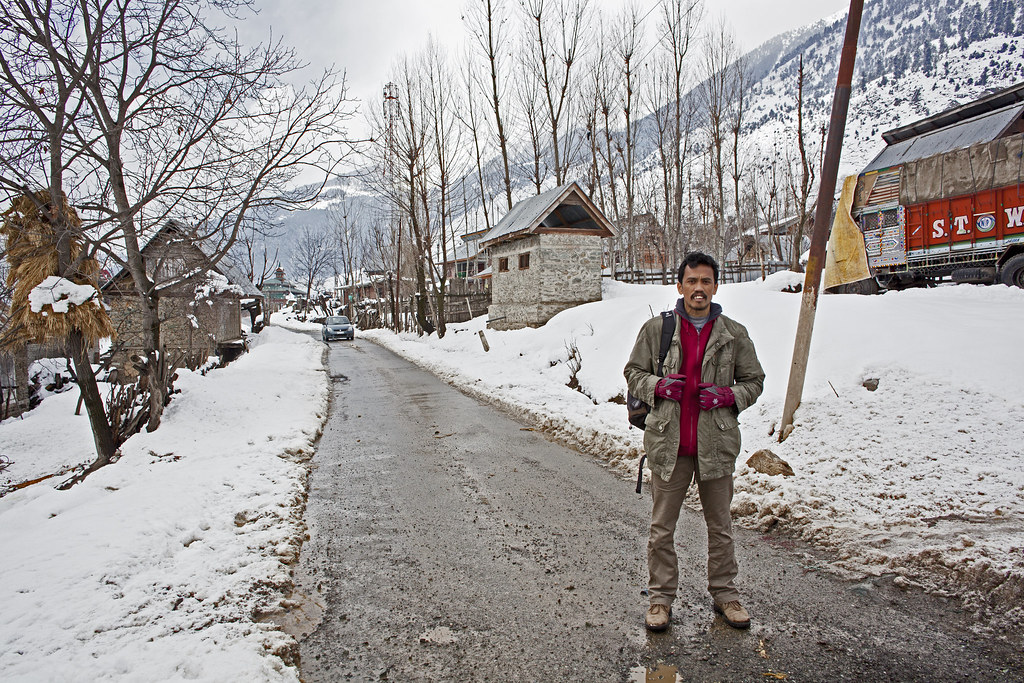 The Photographer | Kashmir in Winter | Road Less Traveled