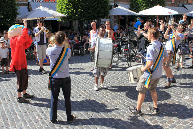 Studentenfanfare op de Oude Markt tijdens Leuven in Scène
