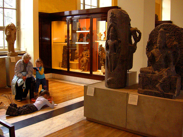 Лондон,  Британский музей, здесь все чувствуют себя свободно