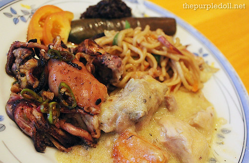 Plate of Grilled Squid, Chicken Ala King, Ensalada and Miki Bihon