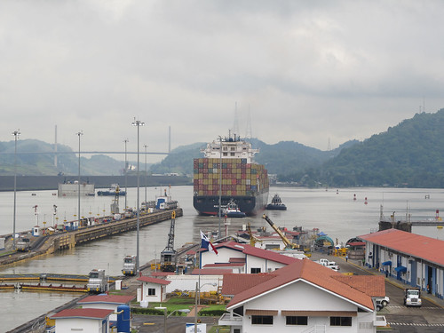 Canal de Panama: oufti, l'énorme porte-conteneurs ! Il se dirige vers l'Atlantique