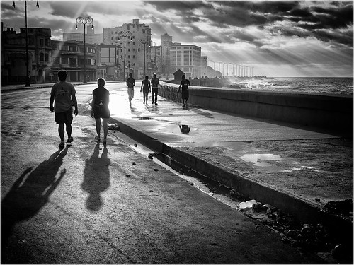 La Havana - El Malecón by Luis Irisarri