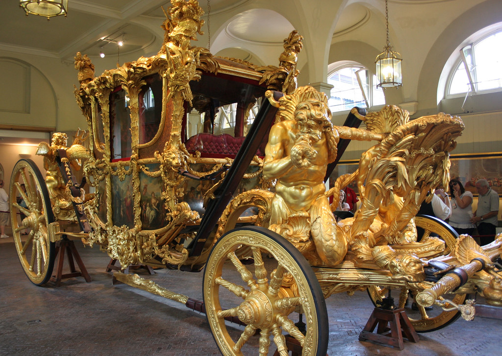 Gold state coach of the Royal Mews. Credit Crochet.david