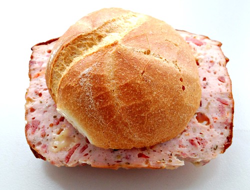 Paprikaleberkäs'semmel / Paprika meat loaf bun