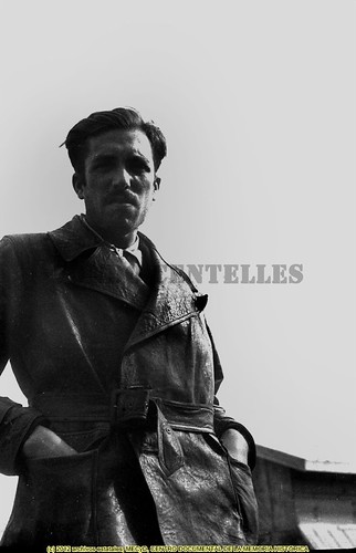 Agustí Centelles i Ossó en el campo de concentración de Bram, Francia,  1939  by Octavi Centelles