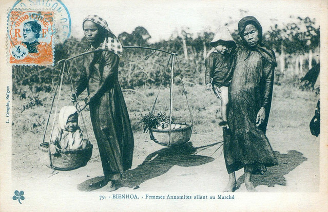 BIENHOA - Femmes annamites allant au marché