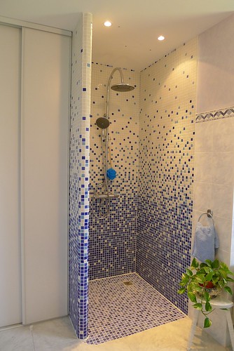 renovation salle de bains fini by Dépannage domestique