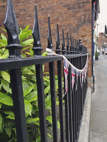 Shrewsbury fence, Jubilee bunting