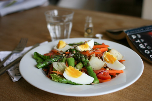 Salad of asparagus, potato and boiled egg