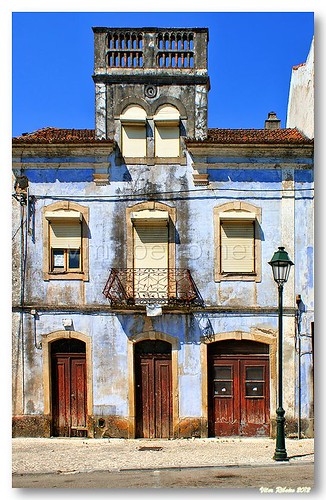 Old building in Miranda do Corvo by VRfoto