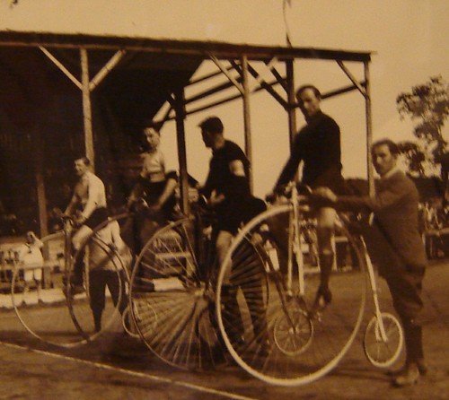 1800-luvun polkupyörä by Anna Amnell
