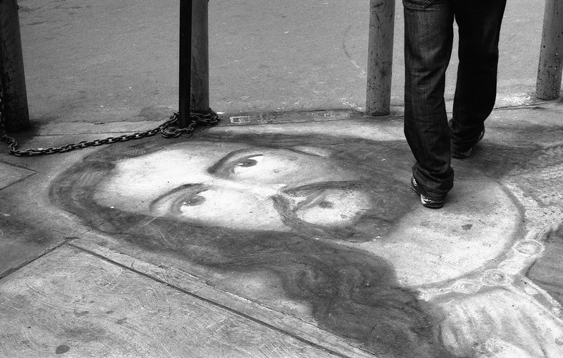 Fotografía convencional, Lima en rollo: "Cristo en los suelos",  Jr. Trujillo.