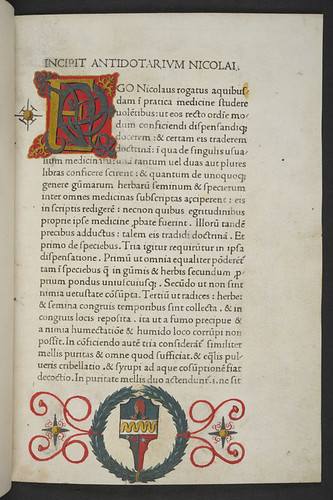 Decorated initial and coat of arms in Nicolaus Salernitanus: Antidotarium