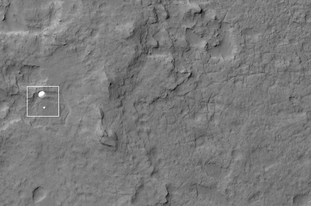 Curiosity Parachute Landing Spotted by NASA Orbiter [detail]