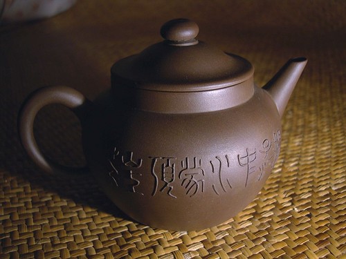 Late 80s Yixing teapot 紫泥泥繪舊壼 by Moses Lau