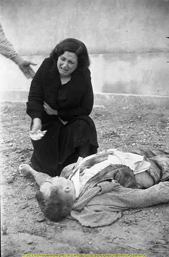 Lleida, María Ríu Esqué, su esposo murió en el bombardeo de la ciudad, 3 de noviembre de 1937. by Octavi Centelles