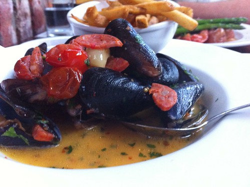 Mussels with fries instead of bread