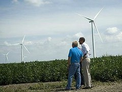 8月14日美國總統Obama的競選中間站選擇觀摩愛荷華州Heil家族農場的風力渦輪機(轉載自歐巴馬競選辦公室)