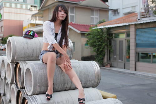 無料写真素材|人物|女性アジア|女性座る|台湾人