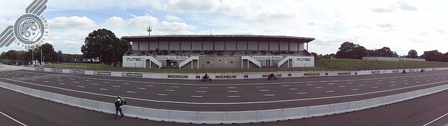 Vue panoramique de la grille de départ de Montlhéry.