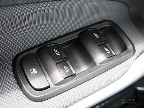 Ford Fiesta 4D 1.6 PowerShift -31