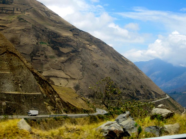 driving-to-Banos-ecuador