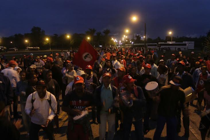 Brezilya: Binlerce Topraksız İşçi Suzano Fabrikasını İşgal Etti