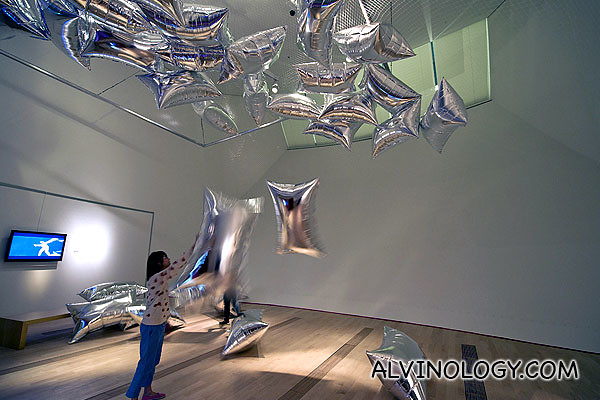 Silver Clouds (1966) piece made of floating helium balloons