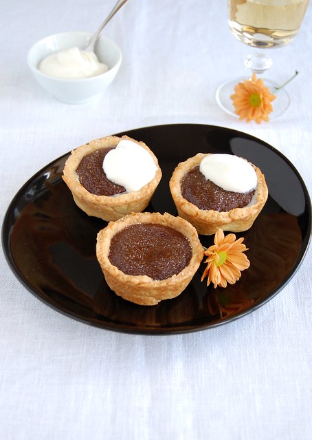 Chocolate crème brulée tartlets / Tortinhas de crème brûlée de chocolate