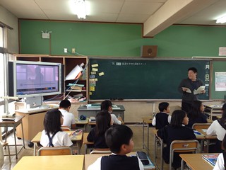 2012/11/6 大阪府守口市立橋波小学校のICTを活用した教育を視察