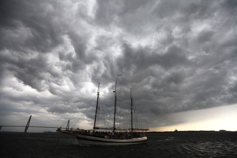 web_sailboat_storm_0023