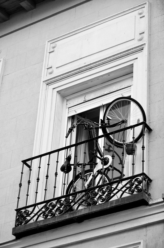 Bici en la ventana, calles de Madrid