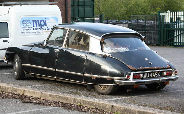 1972 Citroen DS 21 Pallas AWU449K looks to have seen better days