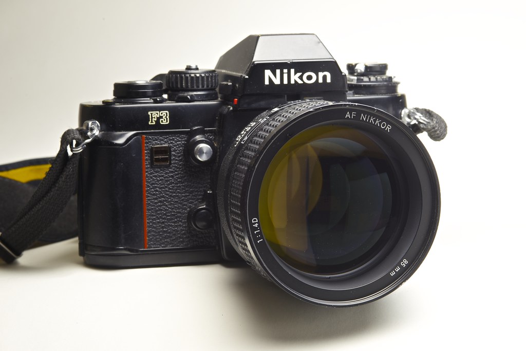 Nikon F3 /w Ai AF Nikkor 85mm f/1.4D IF
