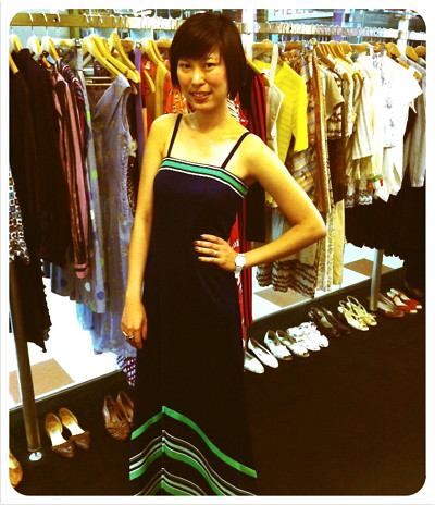X-Wen of Fash-Eccentric looking fantastic in this 1970s navy blue and green maxi number!