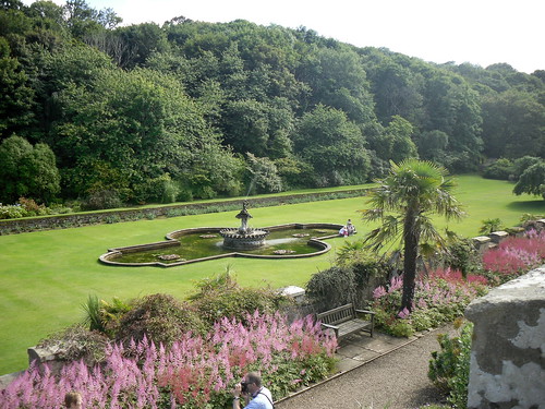 Culzean Castle garden + fountain