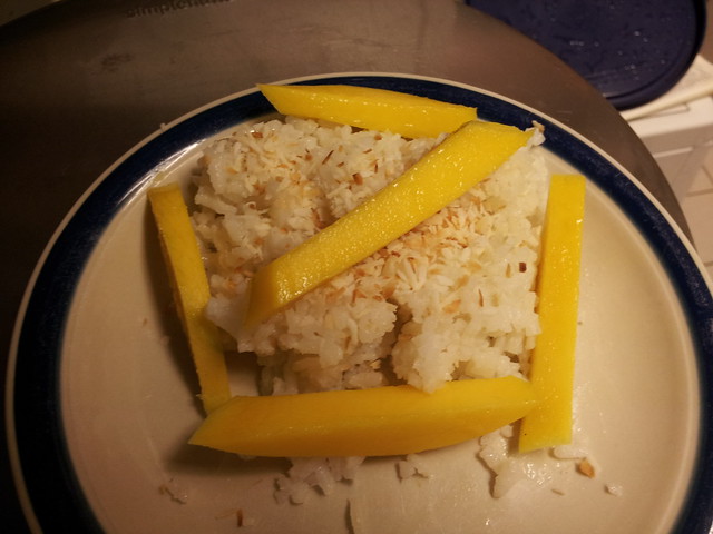 Coconut sticky rice with mango