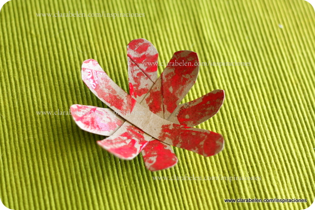 Manualidades: Rápida flor de loto con hechas con rollos de papel higiénico